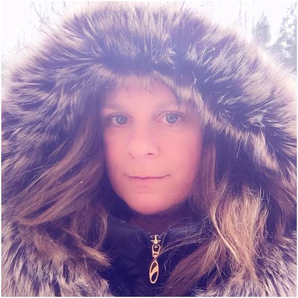 Poshmark profile picture for @screech